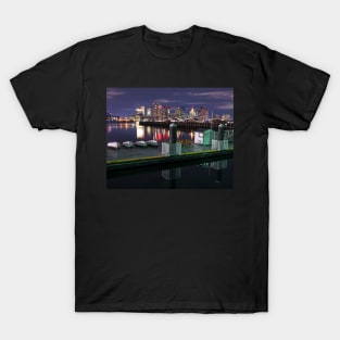 The Boston Skyline lit up for Christmas Boats T-Shirt